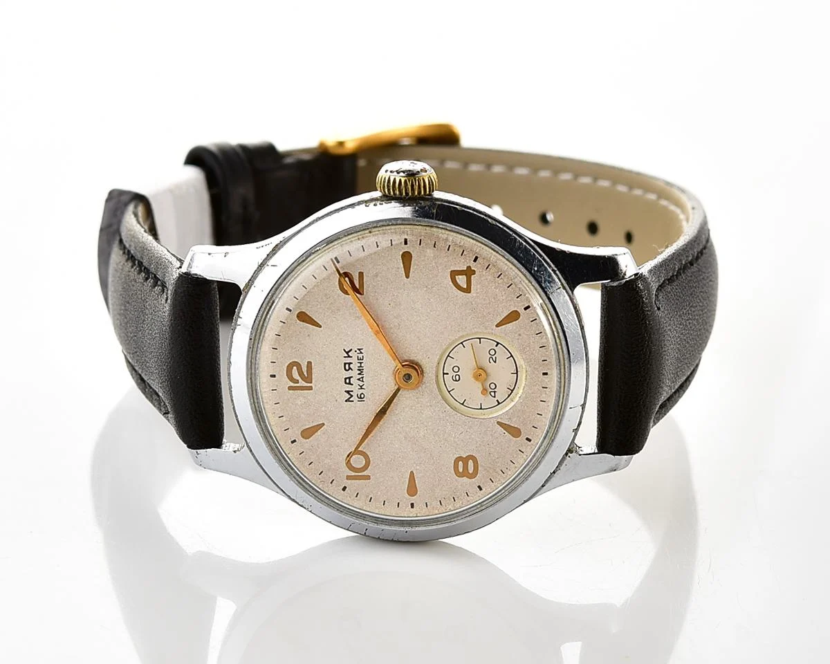 Excellent vintage Soviet Mayak mechanical watch, the 3rd quarter of 1956!