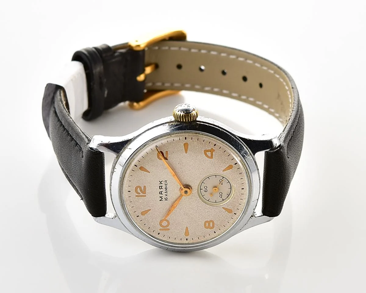 Excellent vintage Soviet Mayak mechanical watch, the 3rd quarter of 1956!