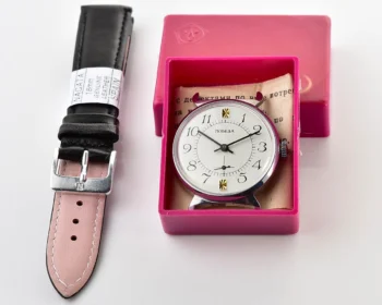 TIME CAPSULE: Mechanical Pobeda watch in box – New Old Stock (NOS)!