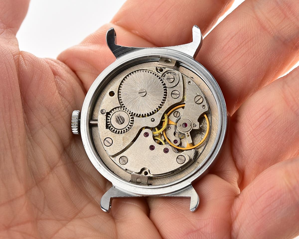 TIME CAPSULE: Mechanical POBEDA watch in box – New Old Stock(NOS)!
