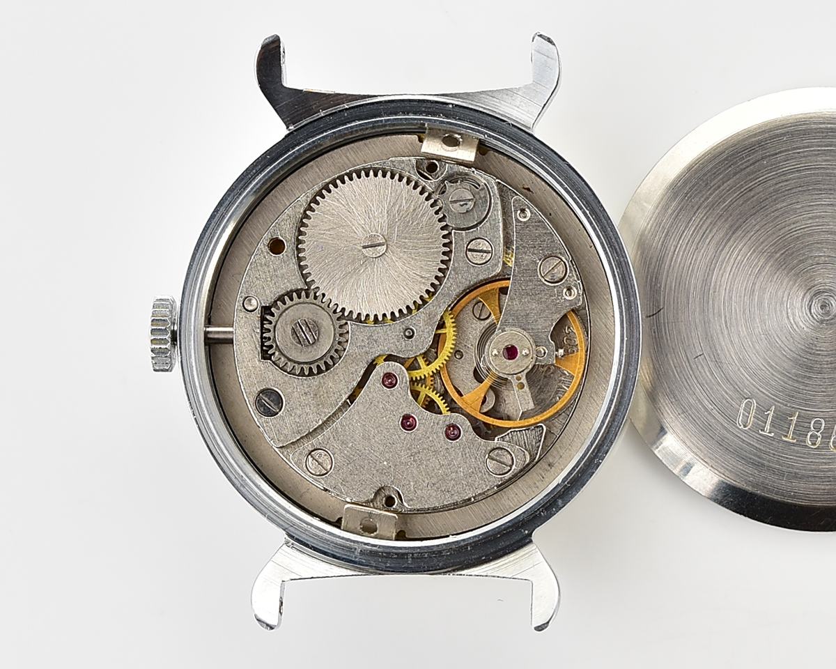 TIME CAPSULE: Mechanical POBEDA watch in box – New Old Stock(NOS)!