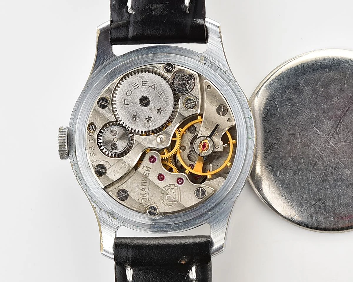 Excellent vintage Soviet mechanical Pobeda watch, 2MChZ from 4th quarter 1957!