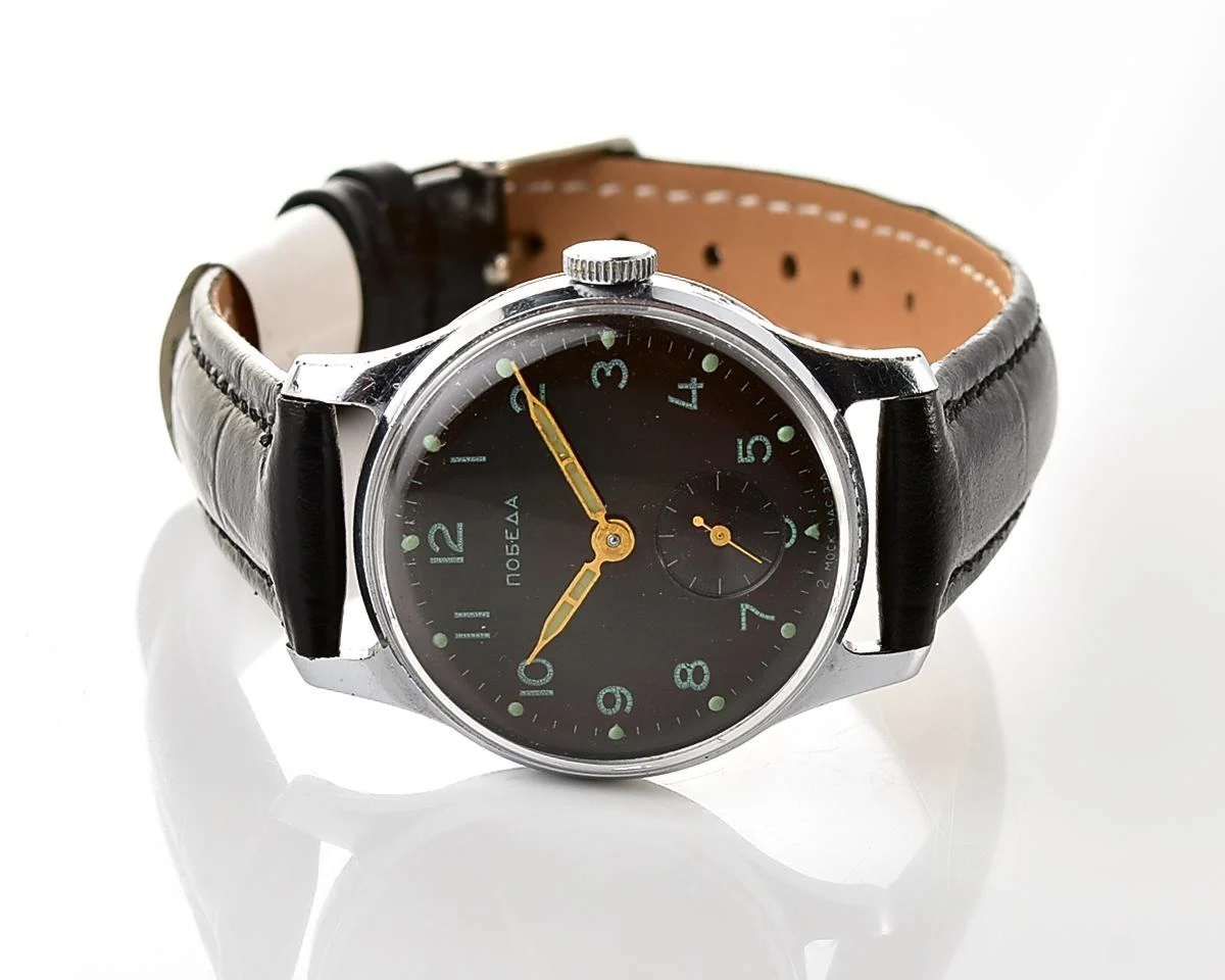 Excellent vintage Soviet mechanical Pobeda watch, 2MChZ from 4th quarter 1957!