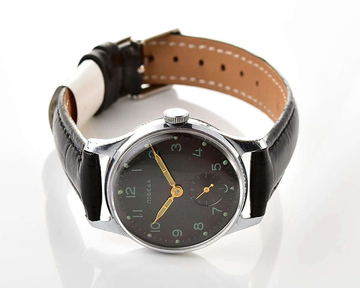 Excellent vintage Soviet mechanical Pobeda watch, 2MChZ from 4th quarter 1957!