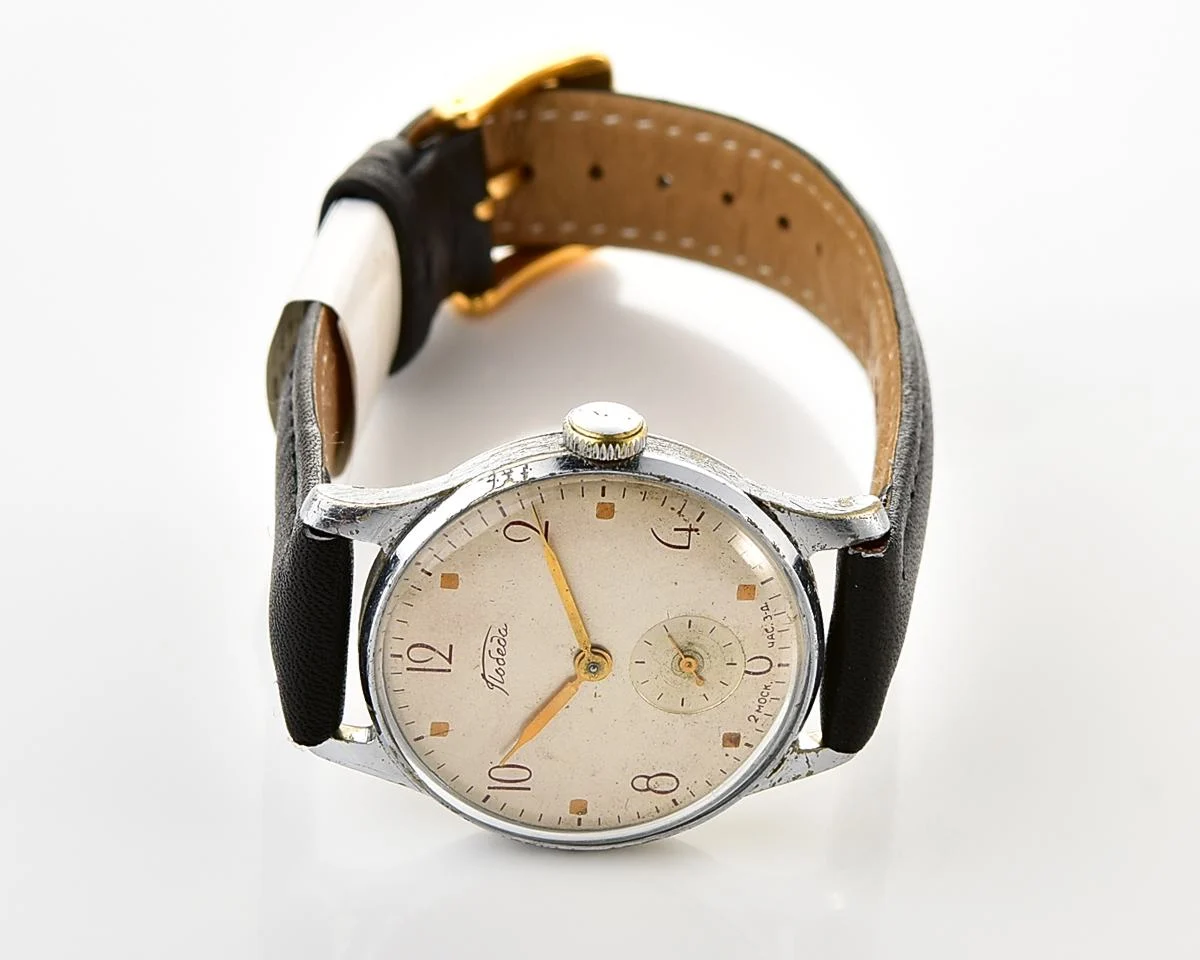 Excellent Soviet vintage mechanical Pobeda watch, 2MChZ from 4th quarter 1958!