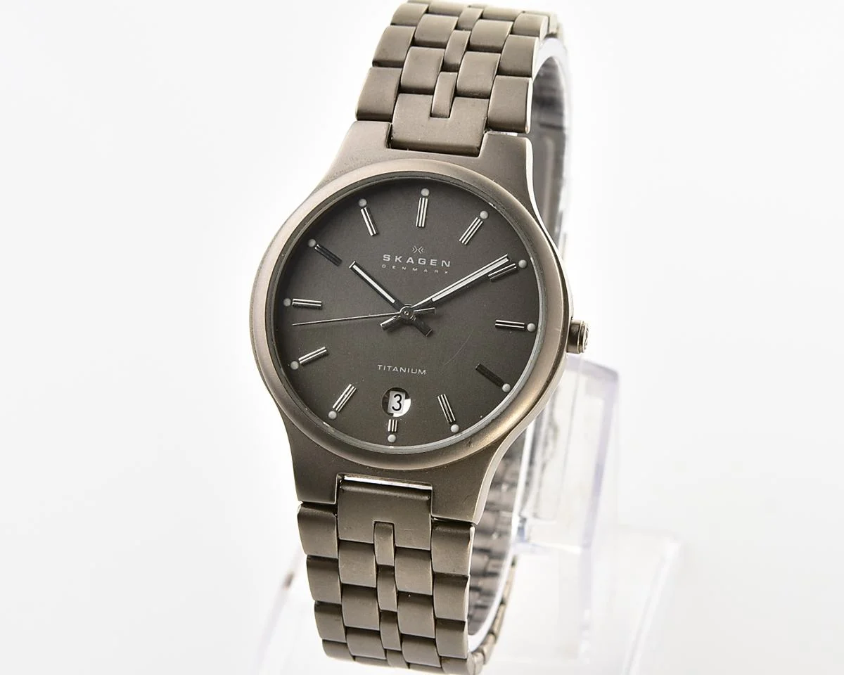Vintage Skagen Slimline Titanium – Charcoal Sunburst Date Quartz from the Early 2000s