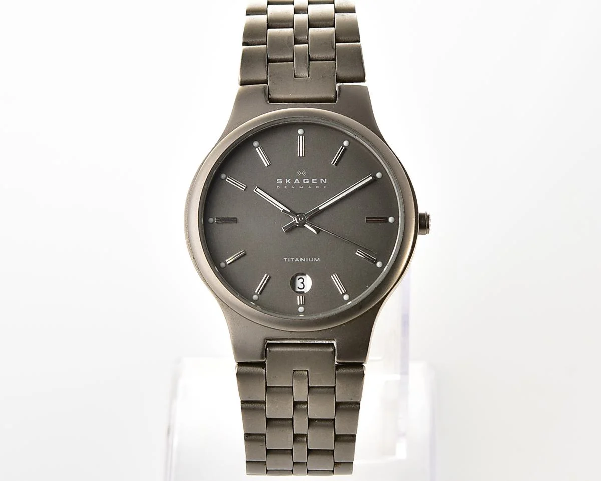 Vintage Skagen Slimline Titanium – Charcoal Sunburst Date Quartz from the Early 2000s