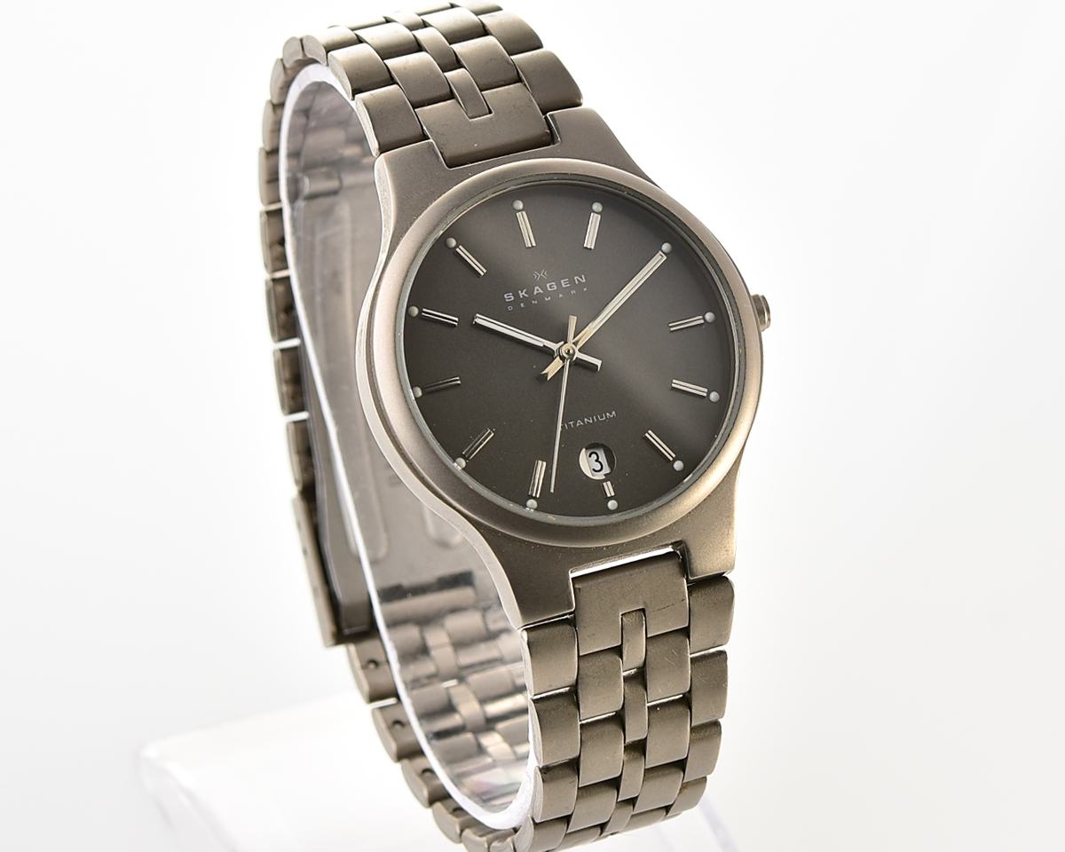 Vintage Skagen Slimline Titanium – Charcoal Sunburst Date Quartz from the Early 2000s
