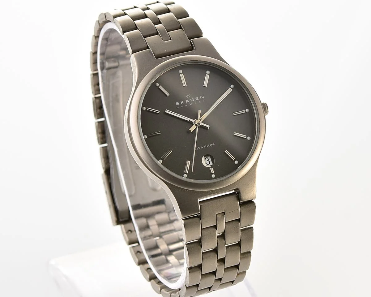 Vintage Skagen Slimline Titanium – Charcoal Sunburst Date Quartz from the Early 2000s