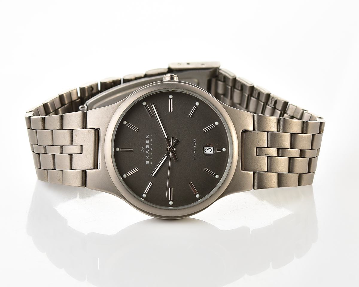 Vintage Skagen Slimline Titanium – Charcoal Sunburst Date Quartz from the Early 2000s