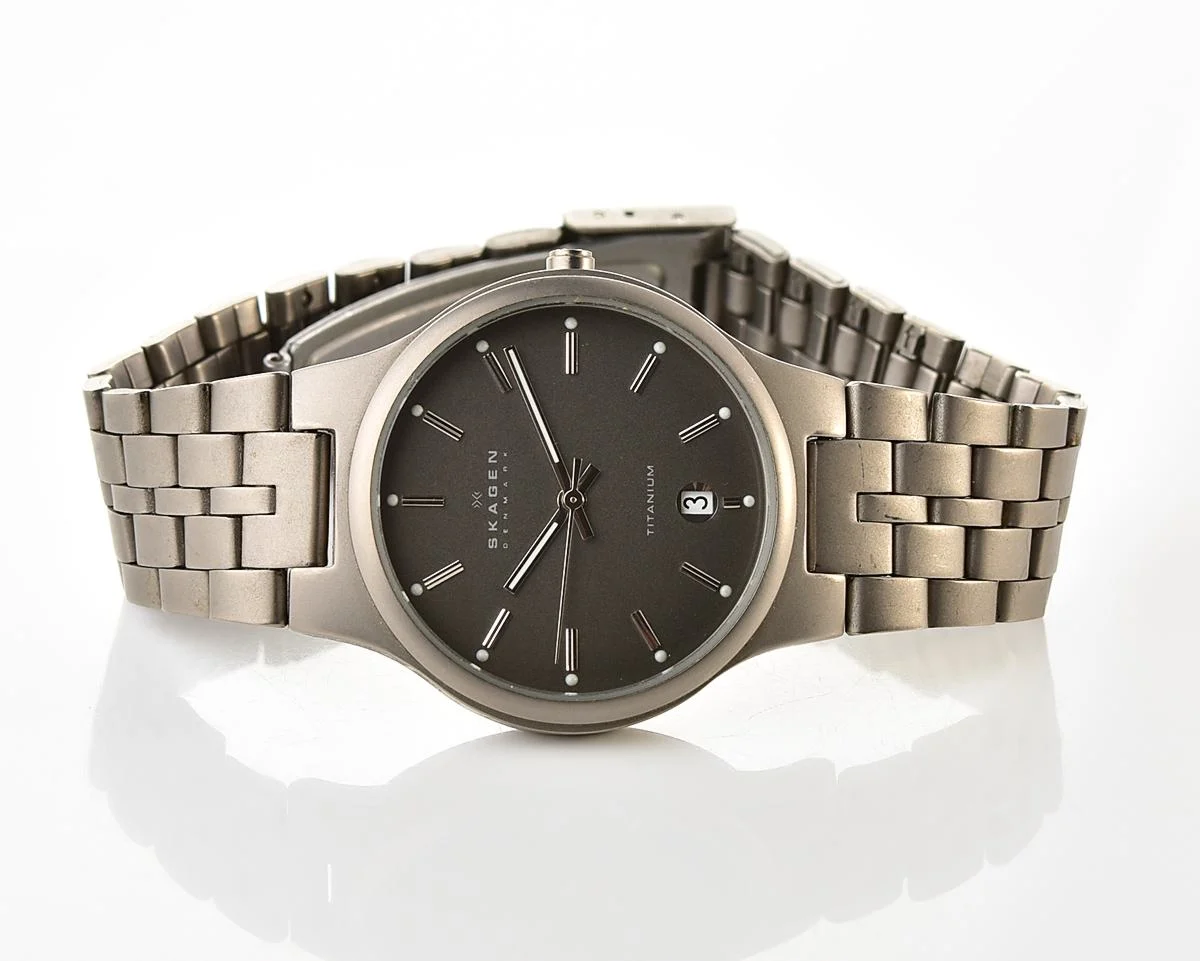 Vintage Skagen Slimline Titanium – Charcoal Sunburst Date Quartz from the Early 2000s