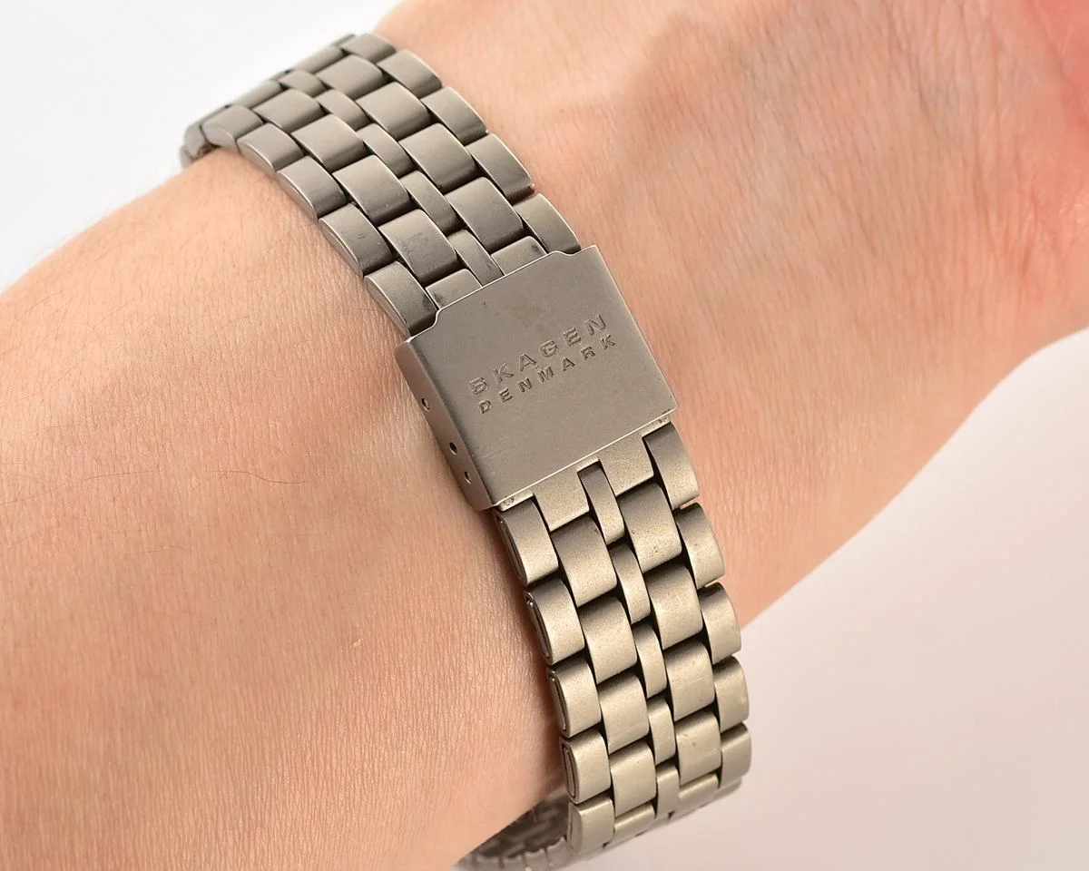 Vintage Skagen Slimline Titanium – Charcoal Sunburst Date Quartz from the Early 2000s