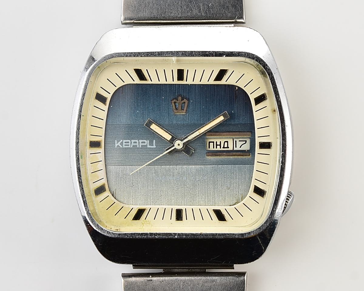 Large soviet POLJOT 3050 vintage wristwatch with automatic quartz movement