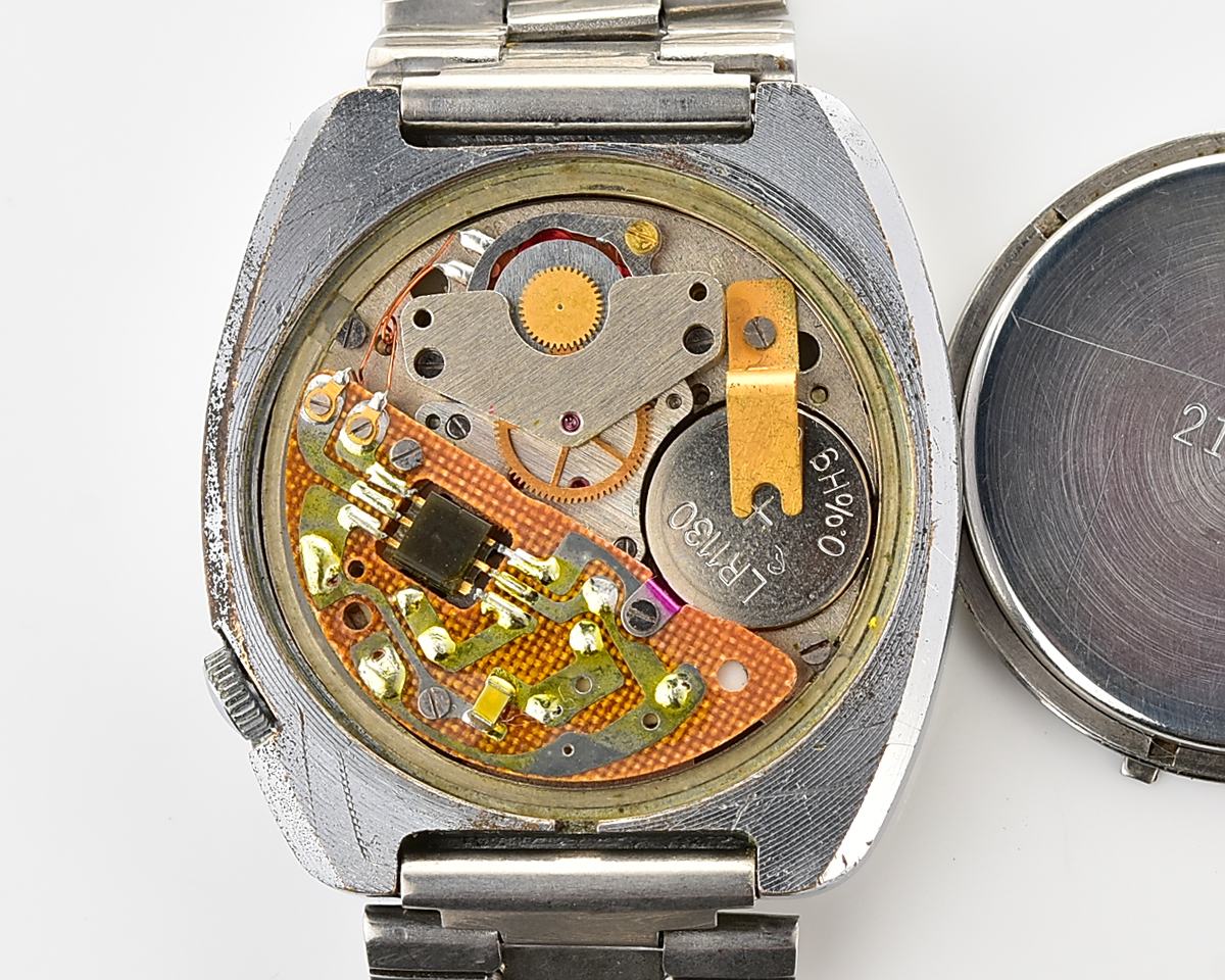 Large soviet POLJOT 3050 vintage wristwatch with automatic quartz movement