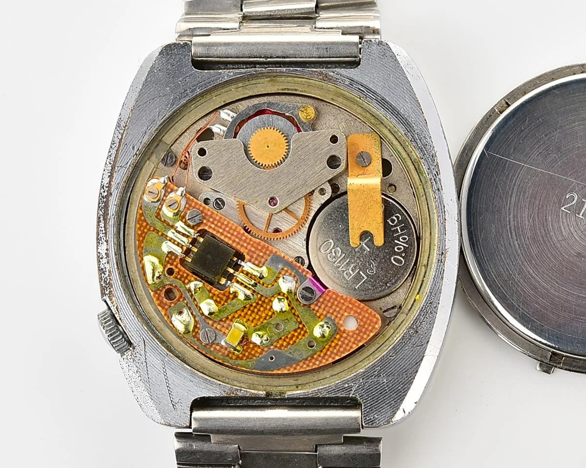Large Soviet Poljot 3050 vintage wristwatch with quartz movement
