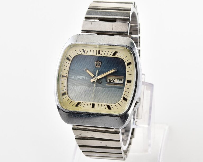 Large soviet POLJOT 3050 vintage wristwatch with automatic quartz movement
