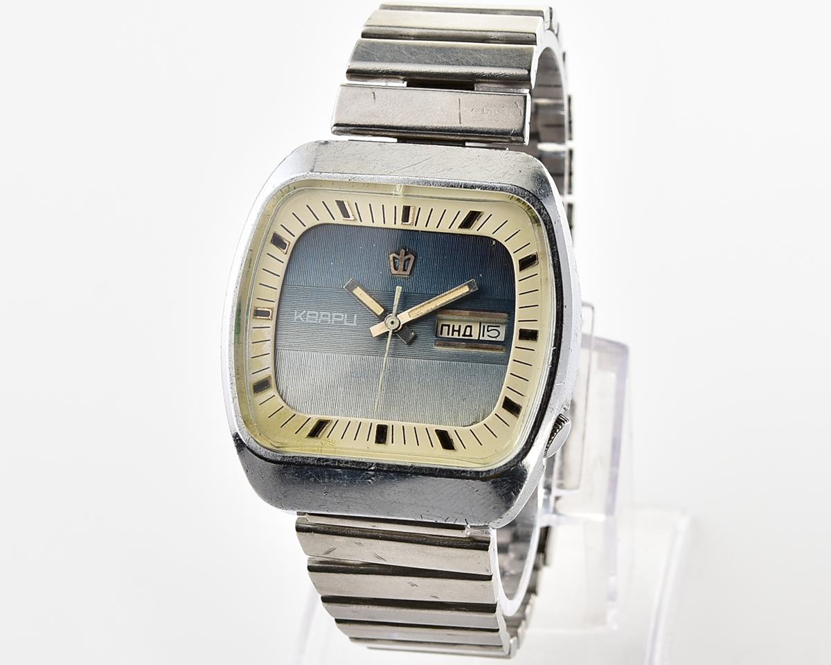 Large soviet POLJOT 3050 vintage wristwatch with automatic quartz movement