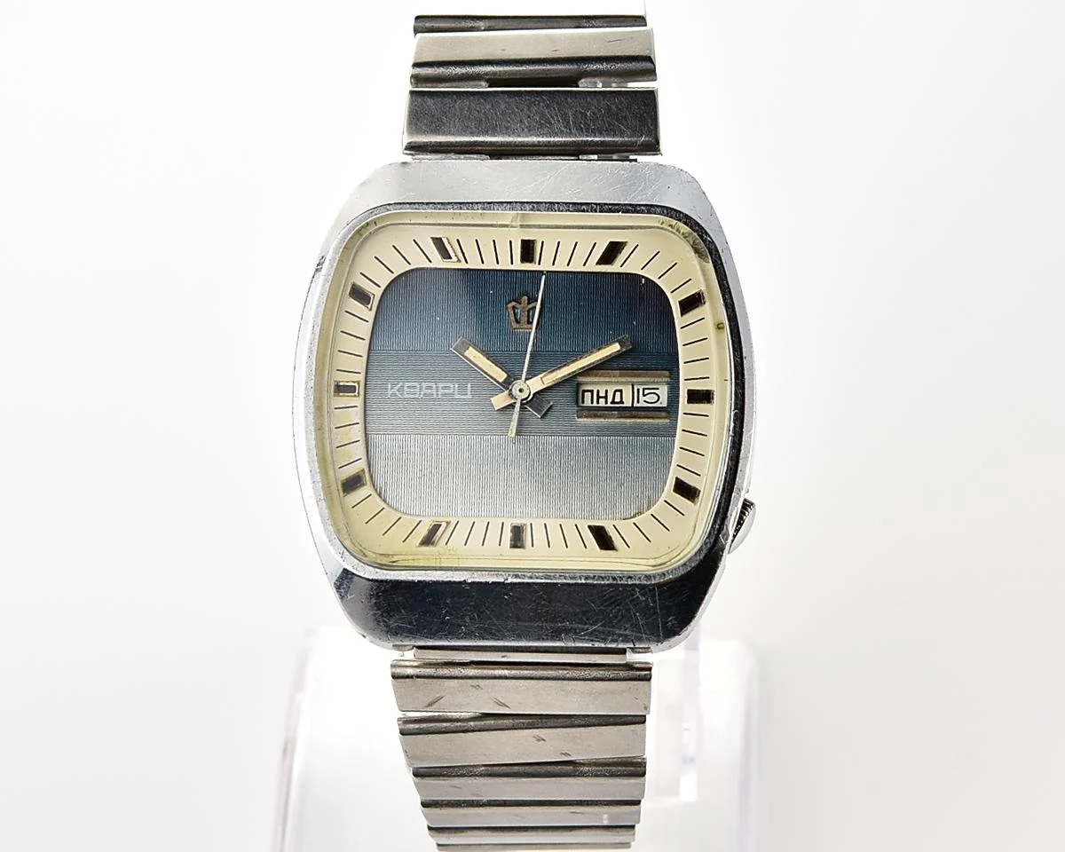 Large Soviet Poljot 3050 vintage wristwatch with quartz movement