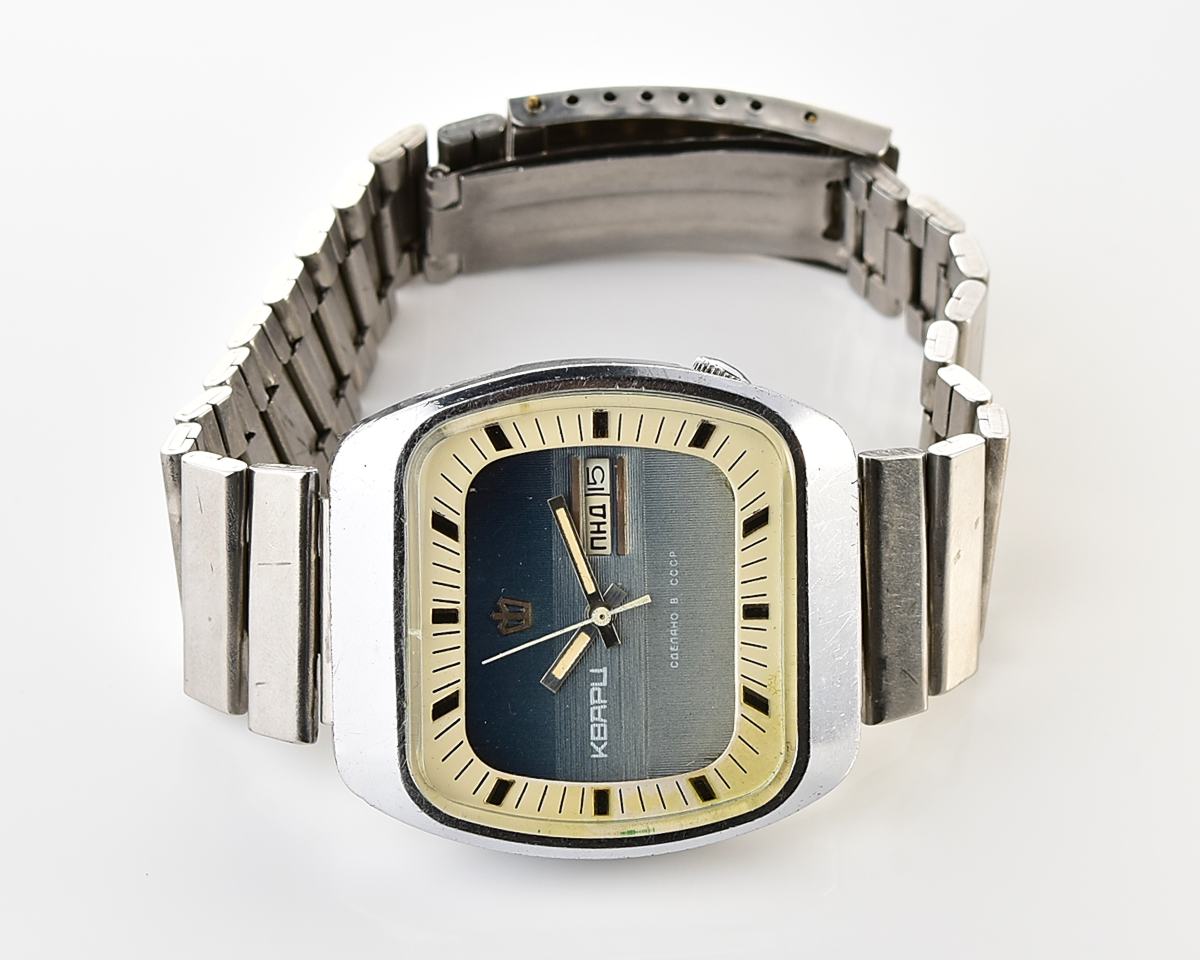 Large soviet POLJOT 3050 vintage wristwatch with automatic quartz movement