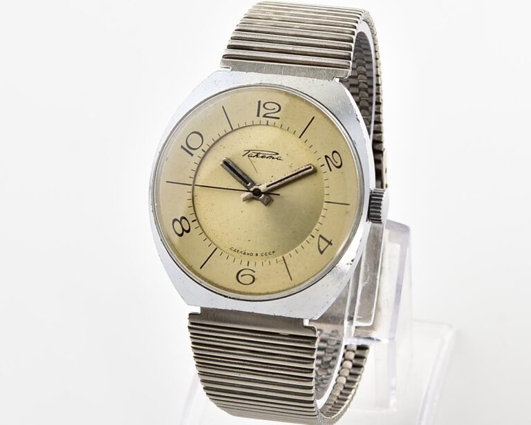 Vintage Raketa soviet mechanical wristwatch with bi-color dial