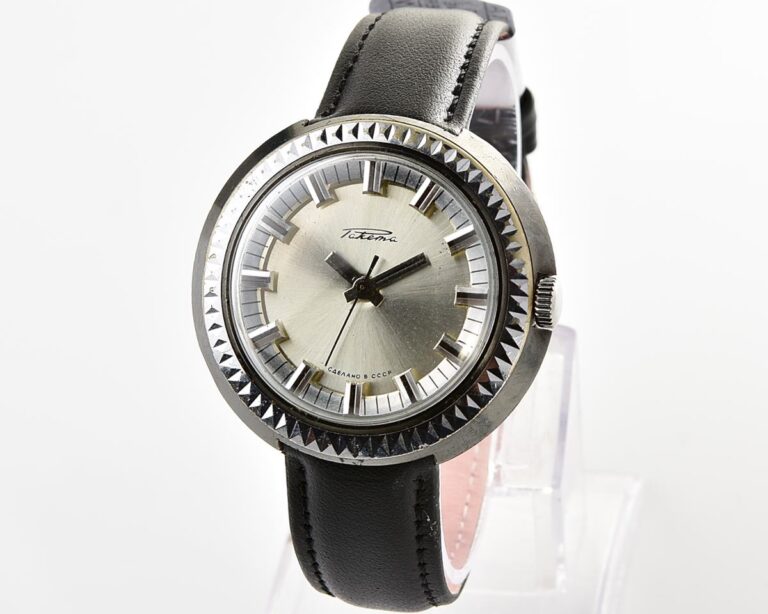 Vintage soviet RAKETA mechanical wristwatch
