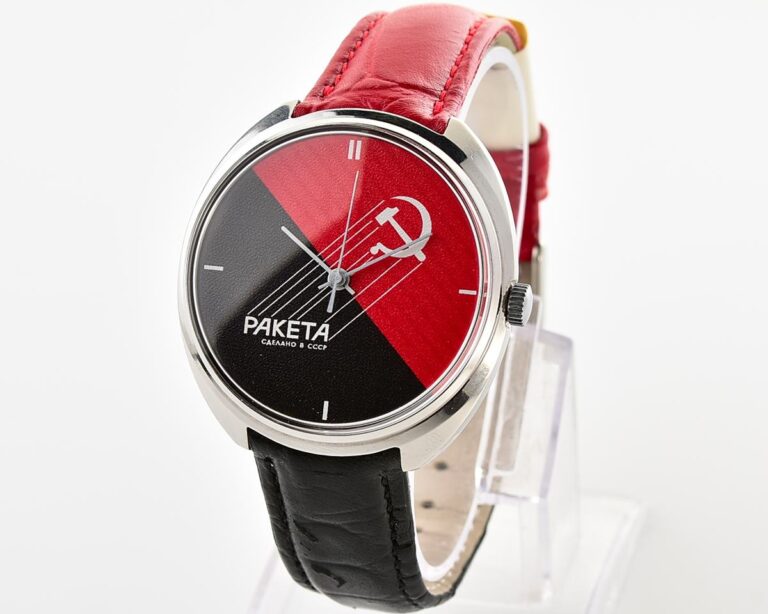 Soviet RAKETA vintage mechanical watch - CCCP hammer & sickle!