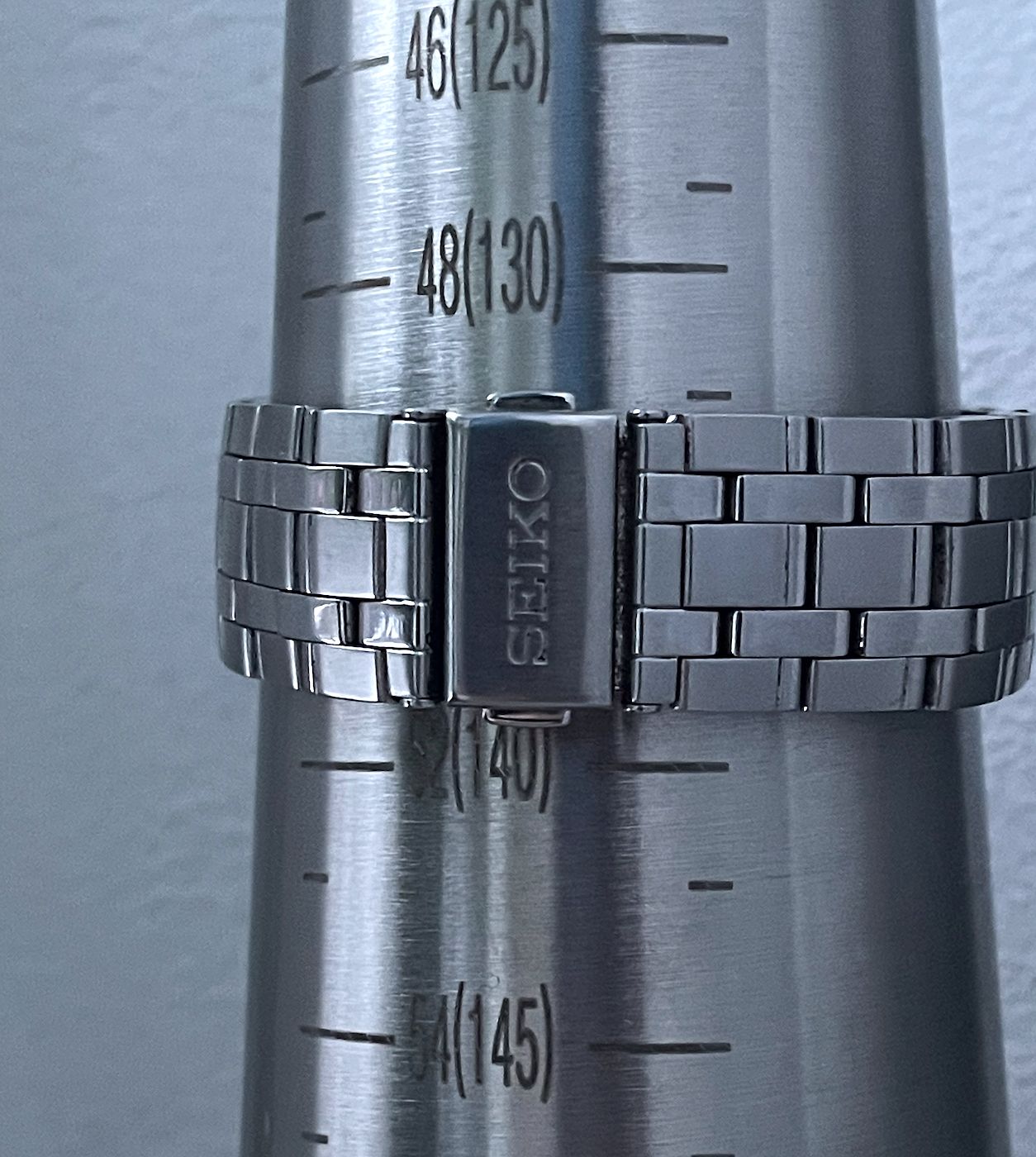 SEIKO Spirit stylish slim quartz watch with integrated bracelet from the 1990s