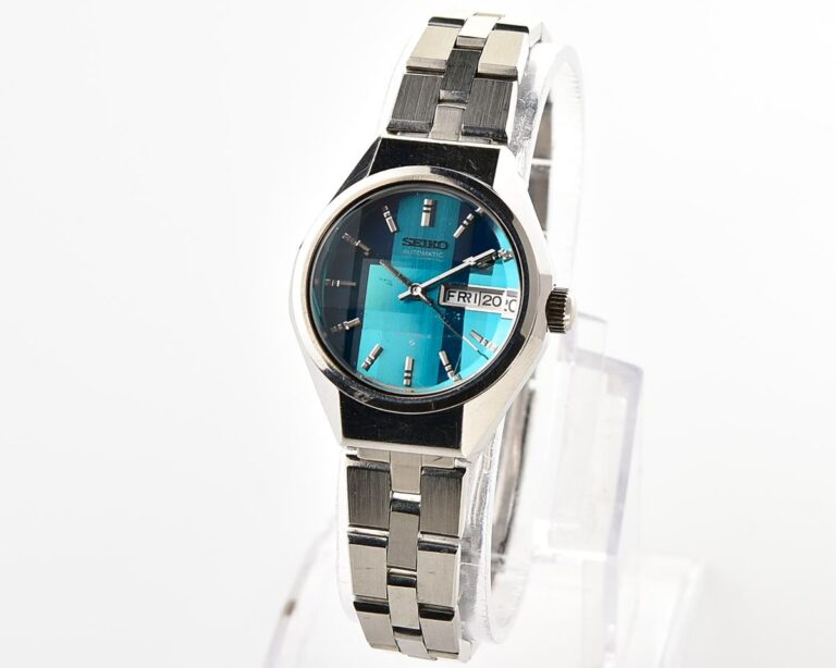 Vintage Seiko 5 "Cut Glass" Turquoise Blue Dial Day-Date Automatic from May 1974