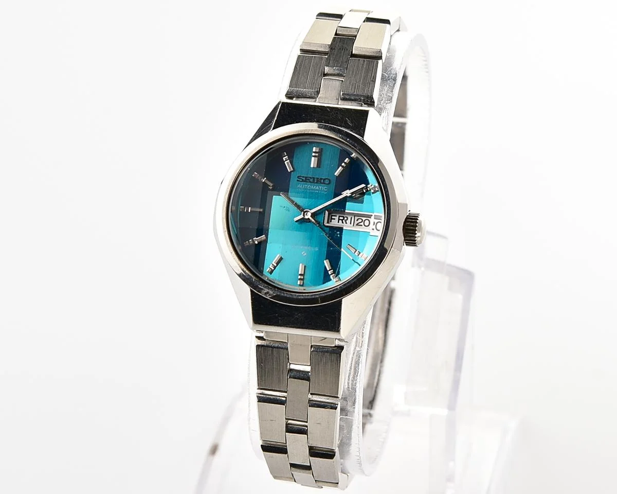 Vintage Seiko 5 "Cut Glass" Turquoise Blue Dial Day-Date Automatic from May 1974