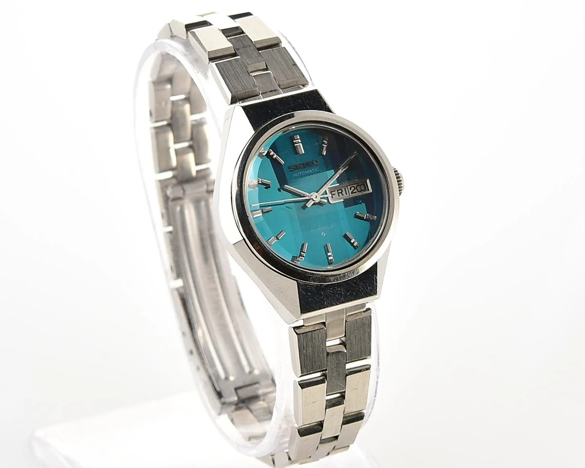 Vintage Seiko 5 "Cut Glass" Turquoise Blue Dial Day-Date Automatic from May 1974