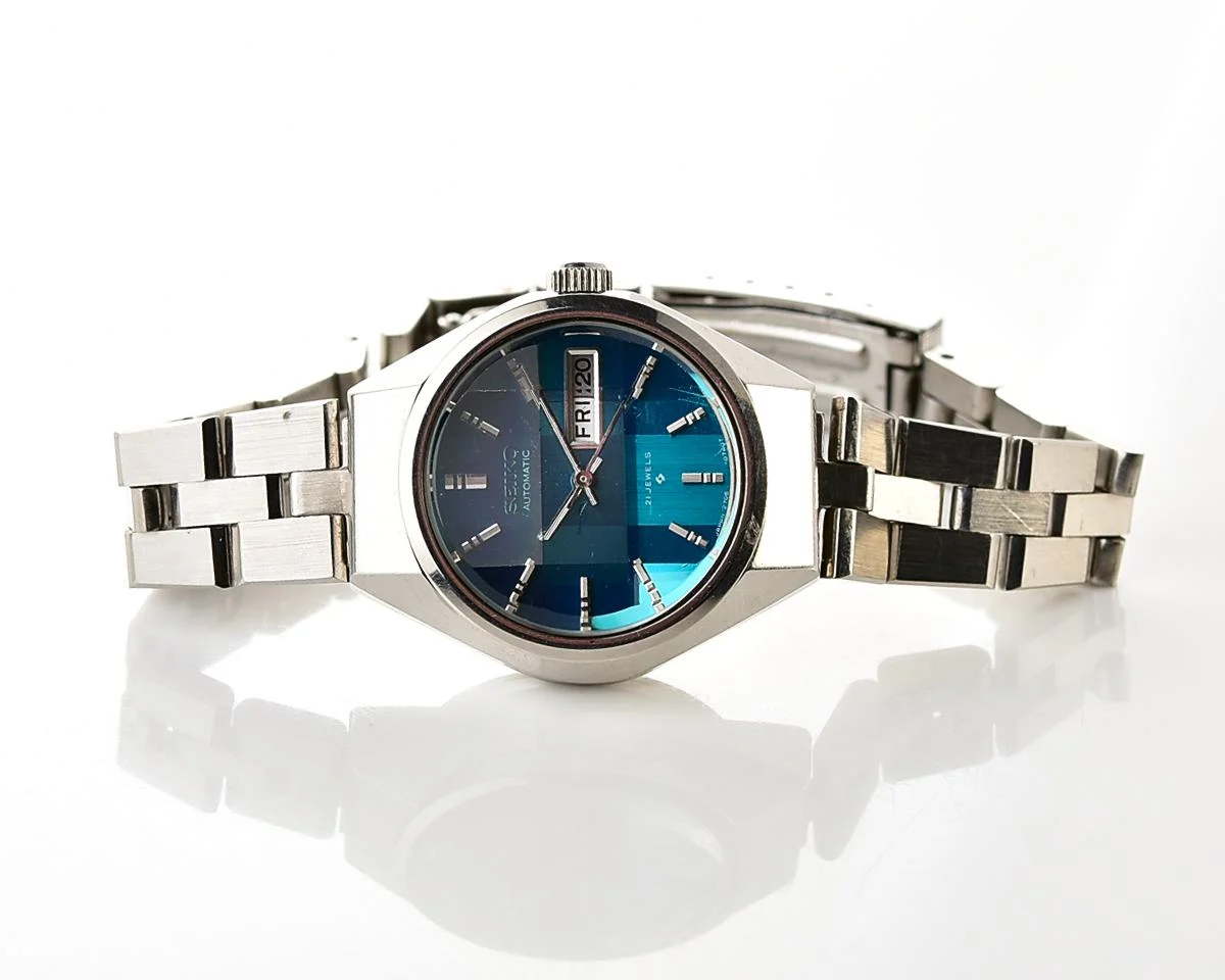 Vintage Seiko 5 "Cut Glass" Turquoise Blue Dial Day-Date Automatic from May 1974