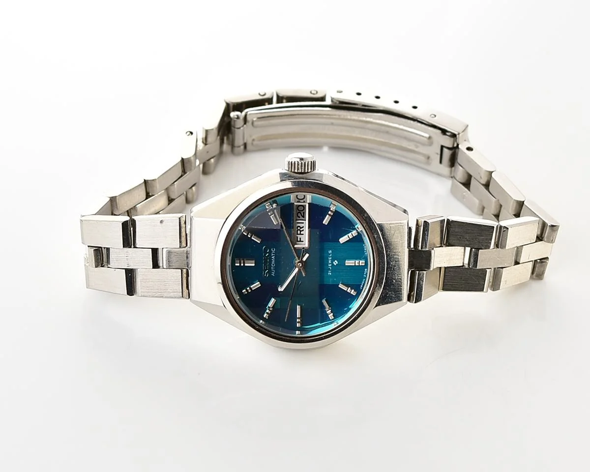 Vintage Seiko 5 "Cut Glass" Turquoise Blue Dial Day-Date Automatic from May 1974