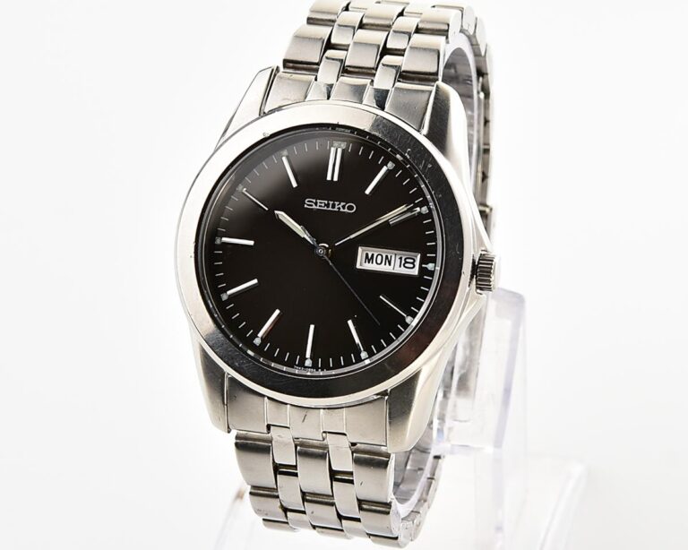 Vintage Seiko Stainless Steel Day-Date Quartz - Sleek Neo-Vintage Daily Wearer