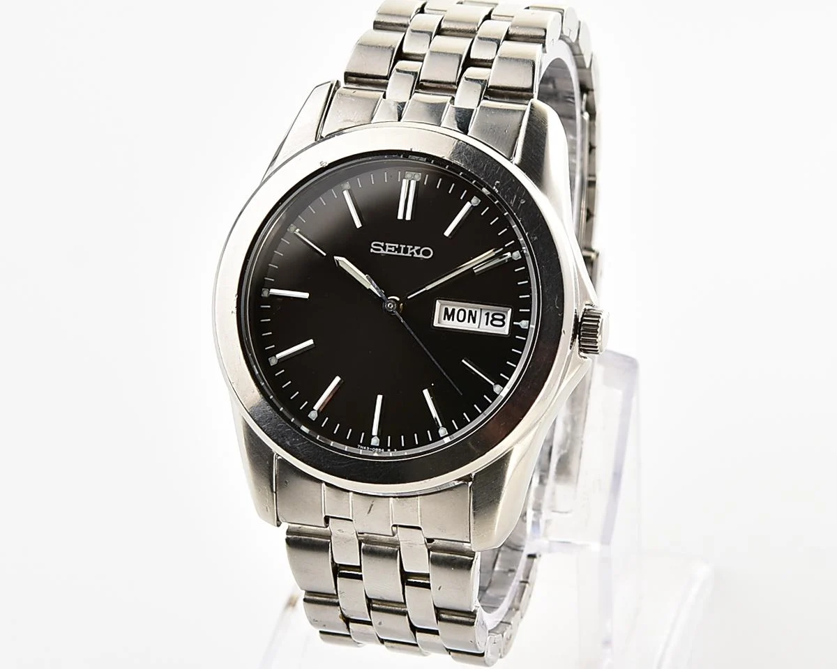 Vintage Seiko Stainless Steel Day-Date Quartz - Sleek Neo-Vintage Daily Wearer