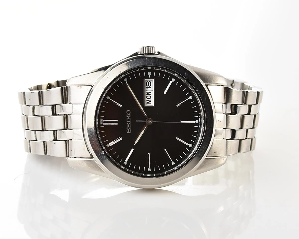 Vintage Seiko Stainless Steel Day-Date Quartz - Sleek Neo-Vintage Daily Wearer