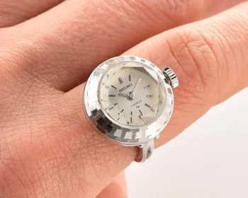 Vintage Seiko Ring Watch – Silver Faceted Dial from November 1968