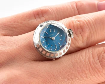 Vintage Seiko Ring Watch – Faceted Blue Dial from January 1971