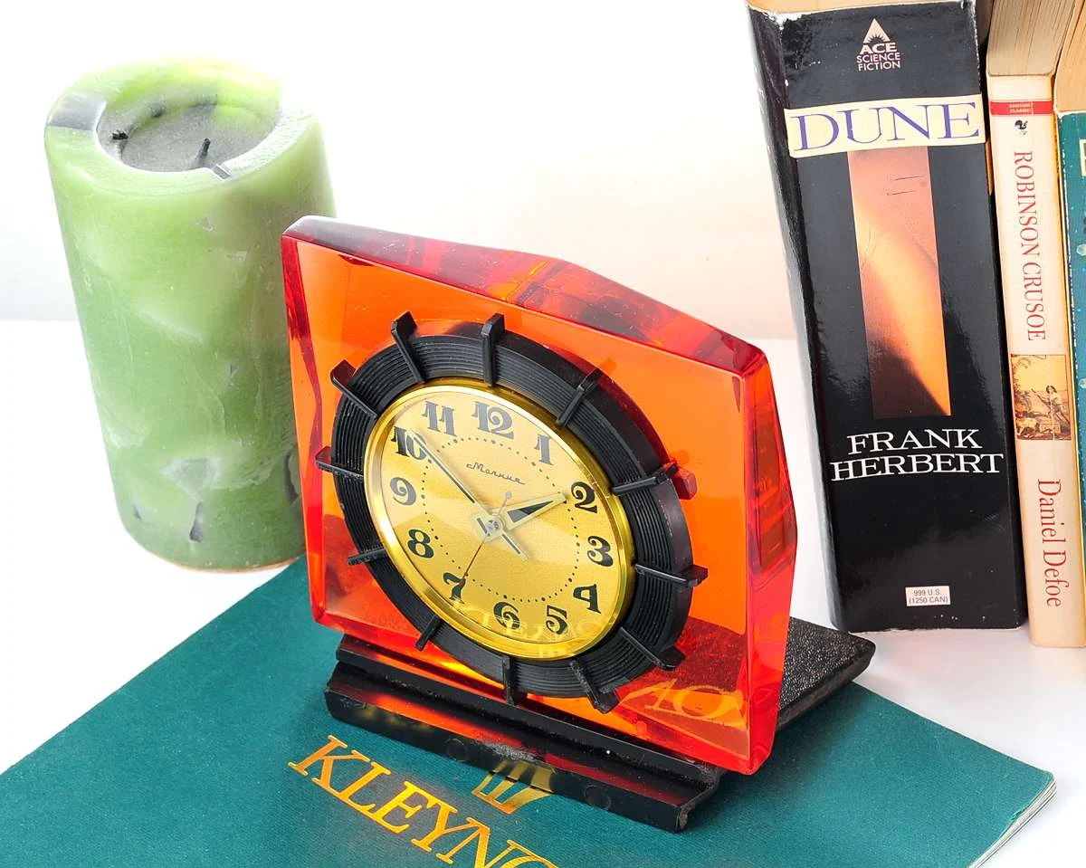 watch Molnija Chernoble HBO table clock 18166-SCS_0647
