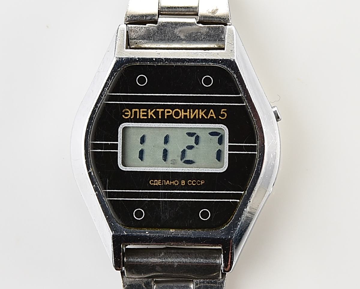 Digital vintage USSR wristwatch Electronika-5 with stainless steel bracelet for ladies