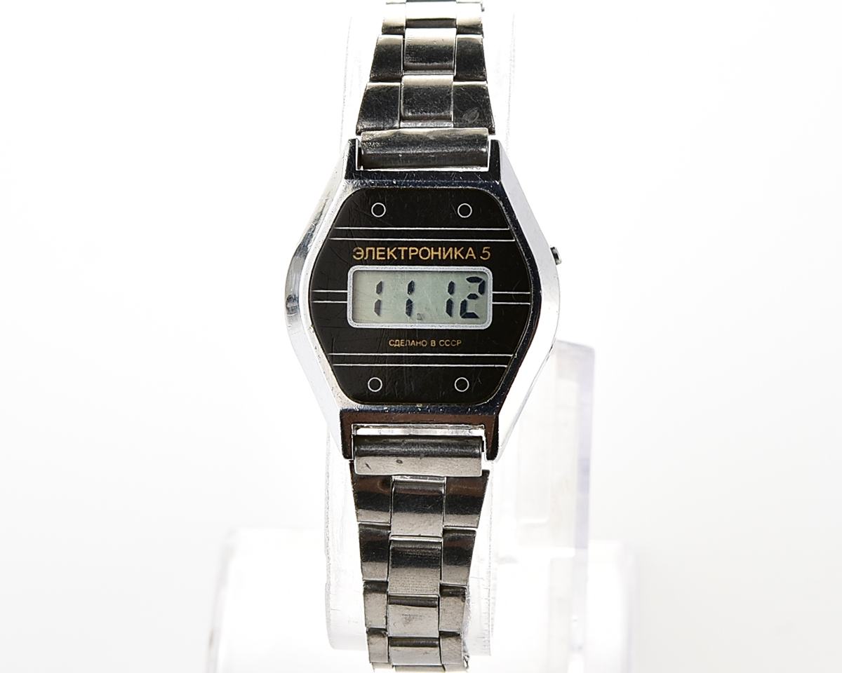 Digital vintage USSR wristwatch Electronika-5 with stainless steel bracelet for ladies