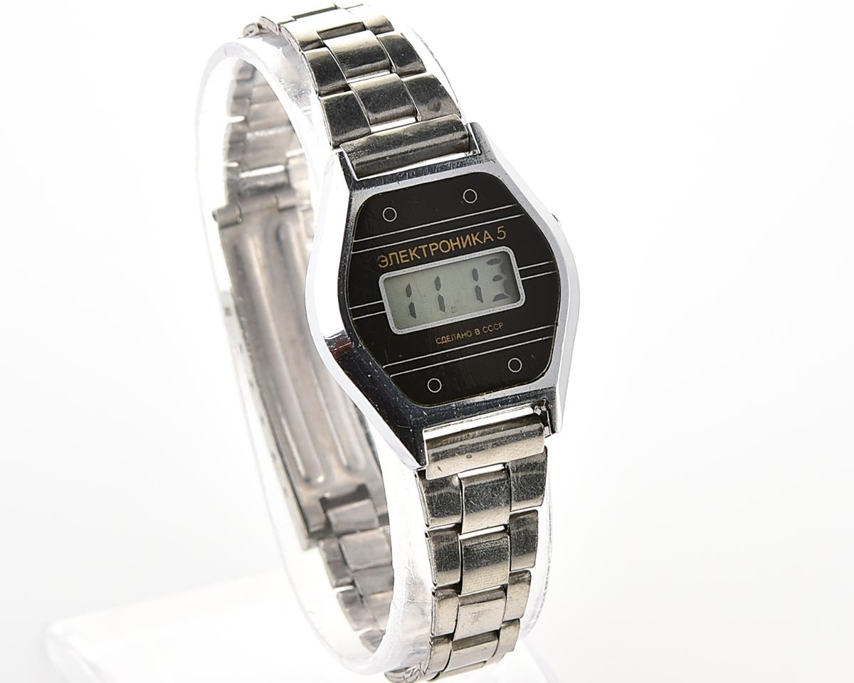 Digital vintage USSR wristwatch Electronika-5 with stainless steel bracelet for ladies