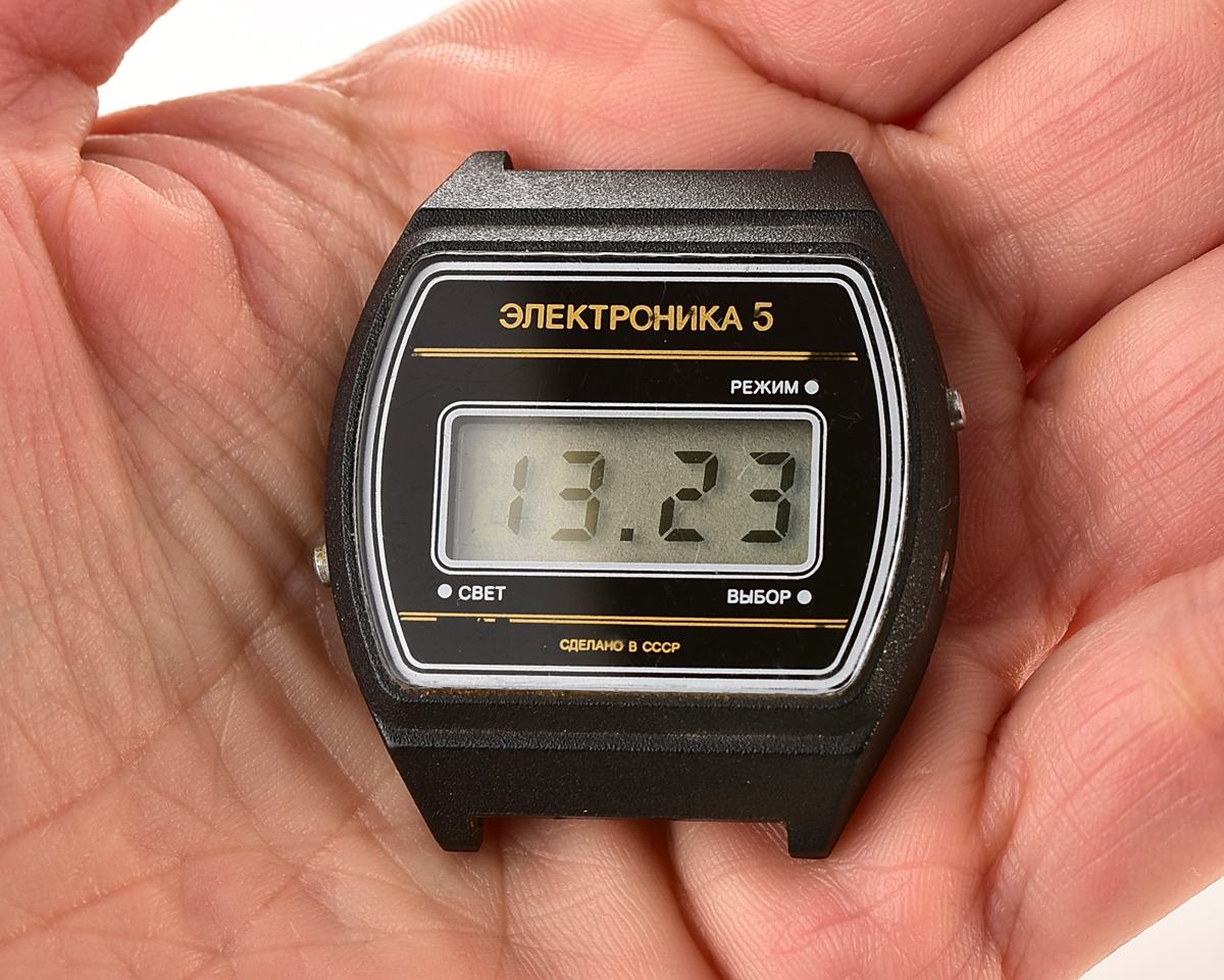 Vintage USSR digital watch Electronika 5 in nearly weightless plastic body - complete with box and passport!