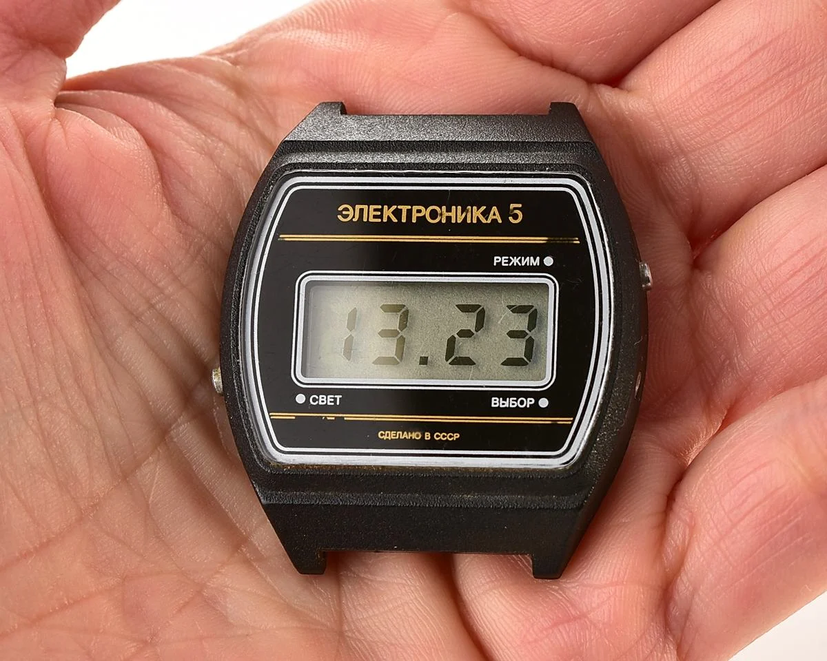 Vintage USSR digital watch Electronika 5 in nearly weightless plastic body - complete with box and passport!
