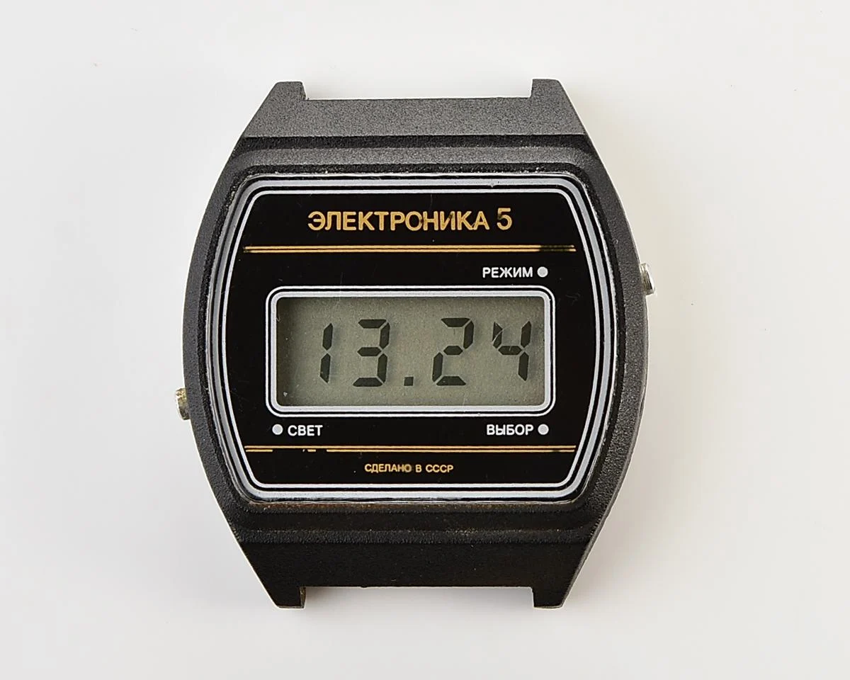 Vintage USSR digital watch Electronika 5 in nearly weightless plastic body - complete with box and passport!