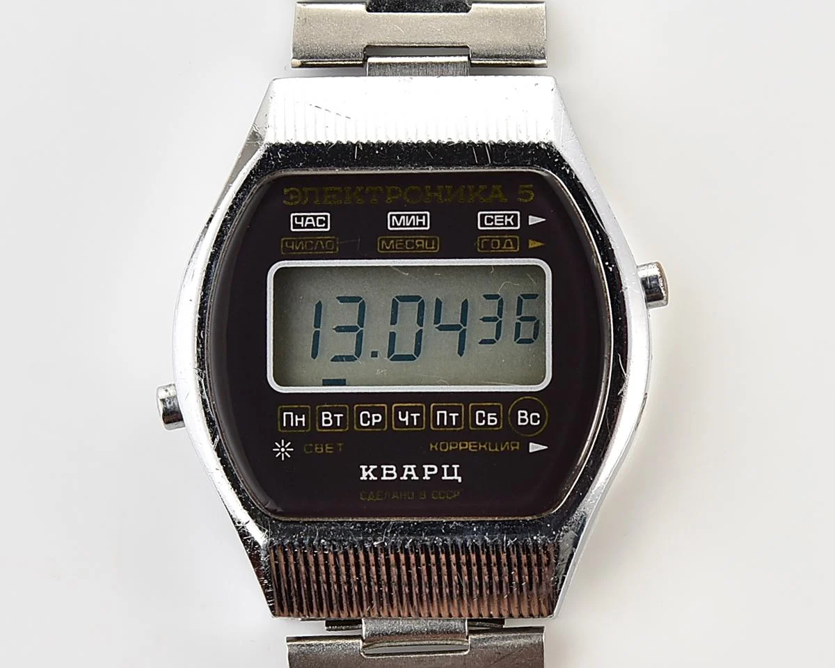 Digital vintage USSR wristwatch Electronika-5 with stainless steel bracelet