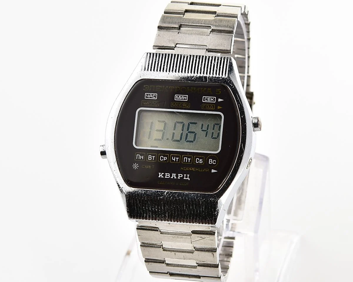 Digital vintage USSR wristwatch Electronika-5 with stainless steel bracelet