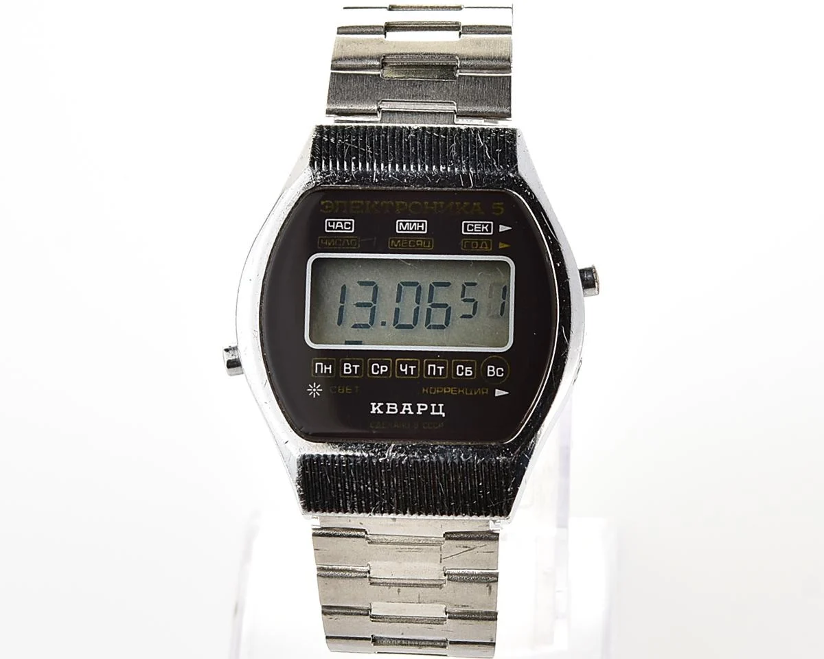 Digital vintage USSR wristwatch Electronika-5 with stainless steel bracelet