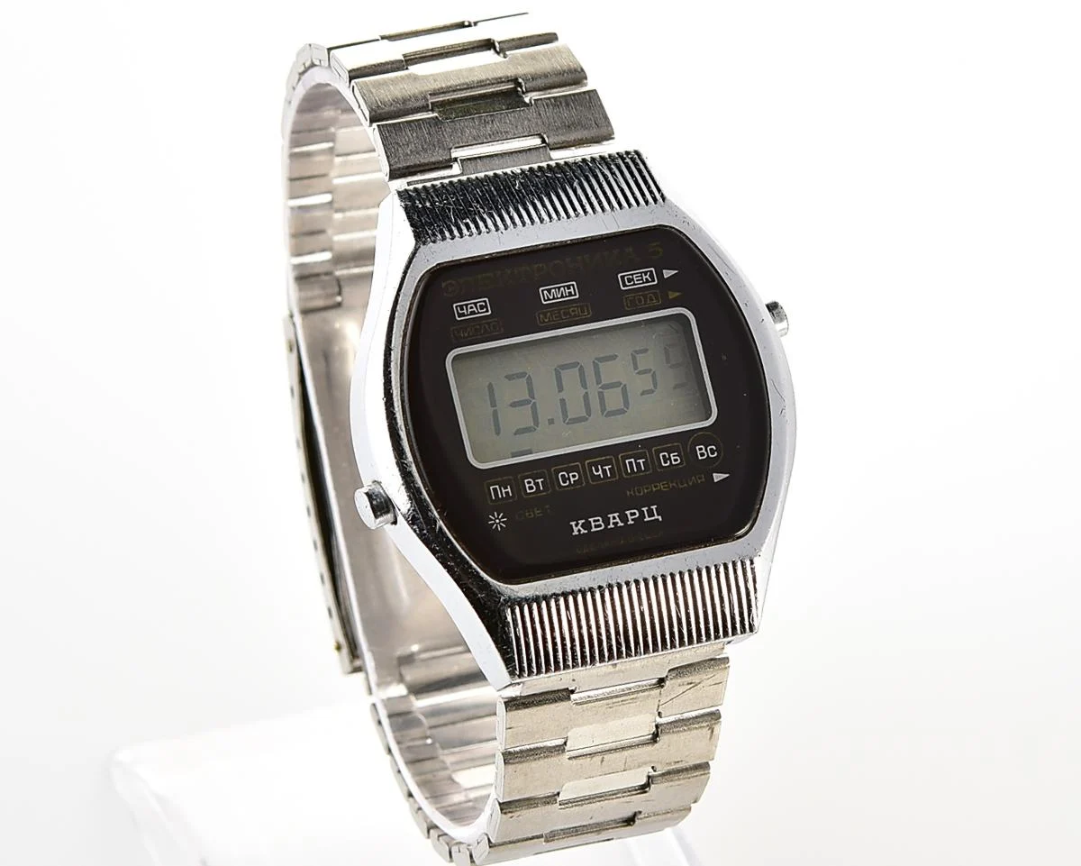 Digital vintage USSR wristwatch Electronika-5 with stainless steel bracelet