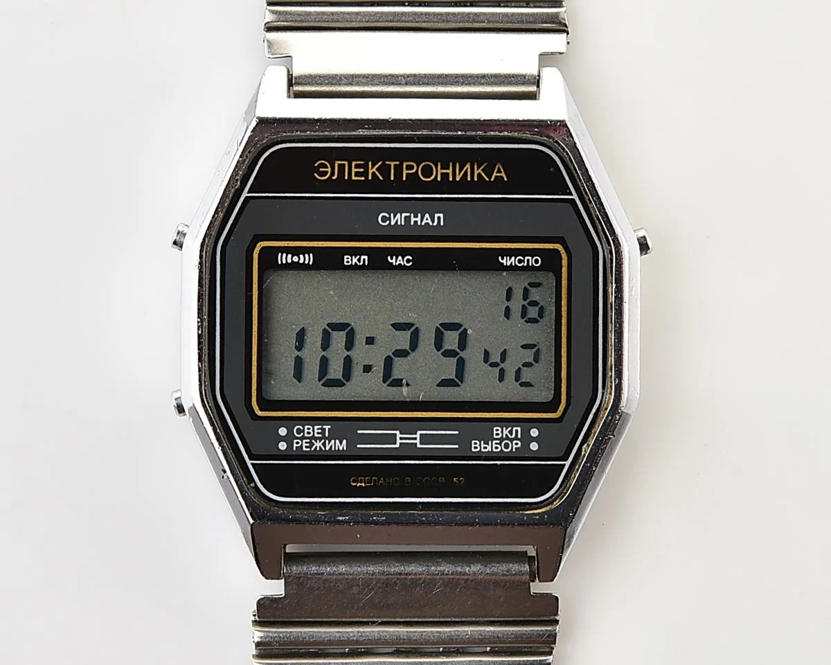 Digital vintage USSR wristwatch Electronika-52 with vintage stainless steel bracelet