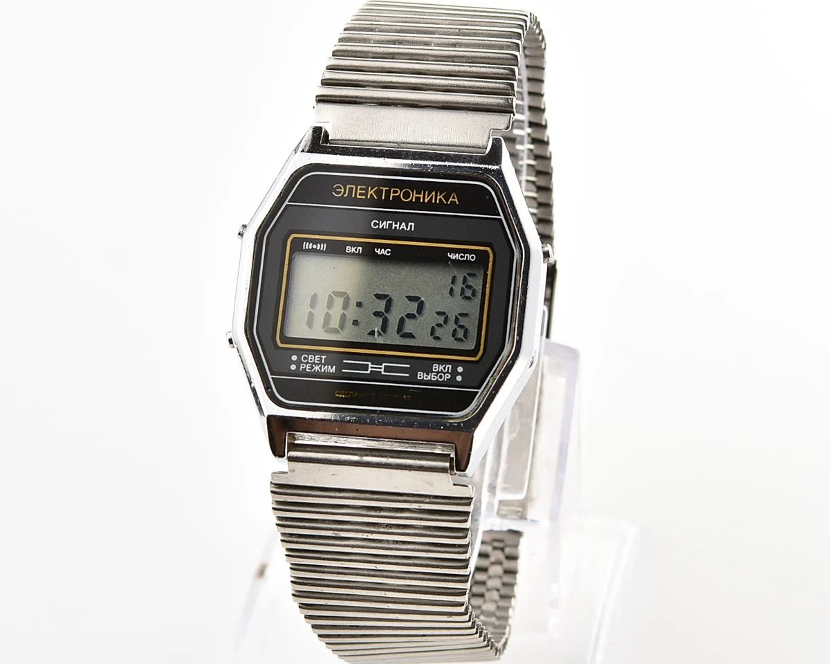 Digital vintage USSR wristwatch Electronika-52 with vintage stainless steel bracelet